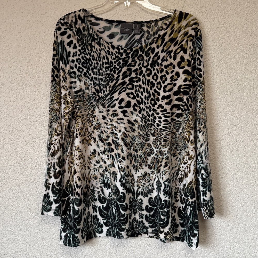Chico’s Traveler Long Sleeve Exotic Animal Print Top size 2, Large
